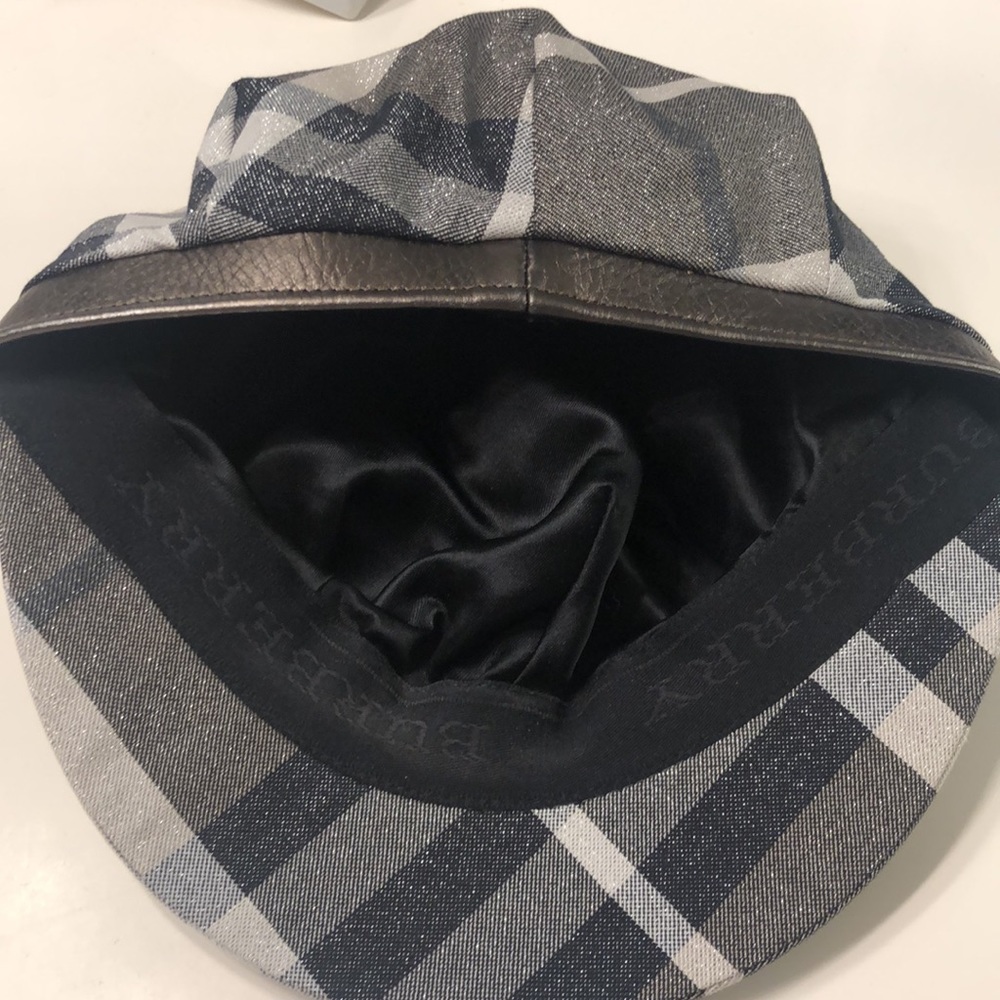 Cute size Medium Burberry hat - Picture 2 of 4